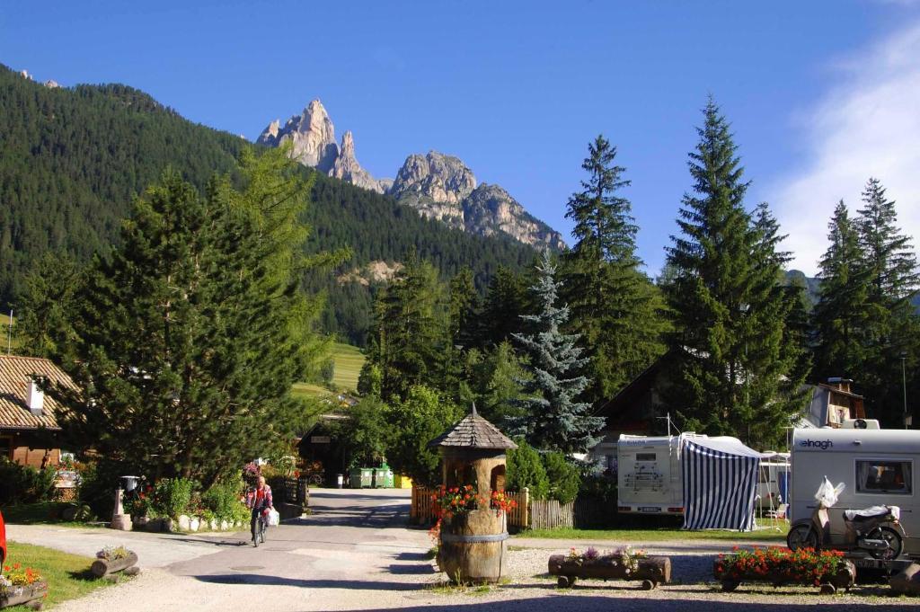 Camping Catinaccio Rosengarten Pozza di Fassa Buitenkant foto